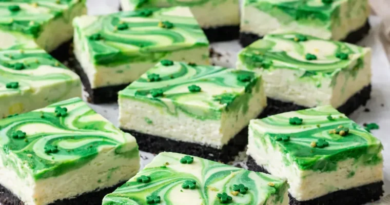 Baileys Cheesecake Bars mit grünem Swirl